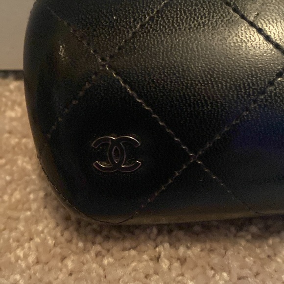 Black Chanel Sunglasses with ivory and black two toned stems . - Picture 11 of 12